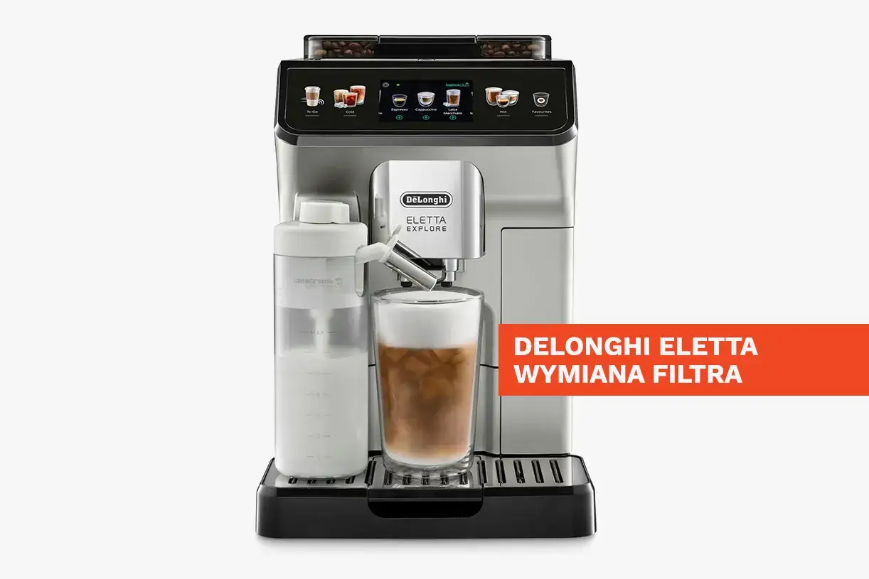 Automatyczny ekspres DeLonghi Eletta Explore z mlecznikiem i przygotowaną kawą. Dowiedz się, jak często wymieniać filtr w ekspresie DeLonghi.