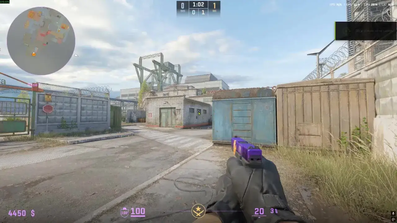 Gra CS:GO, wynik 0:1, czas 1:02. Gracze zastanawiają się, ile trwa runda w CS.