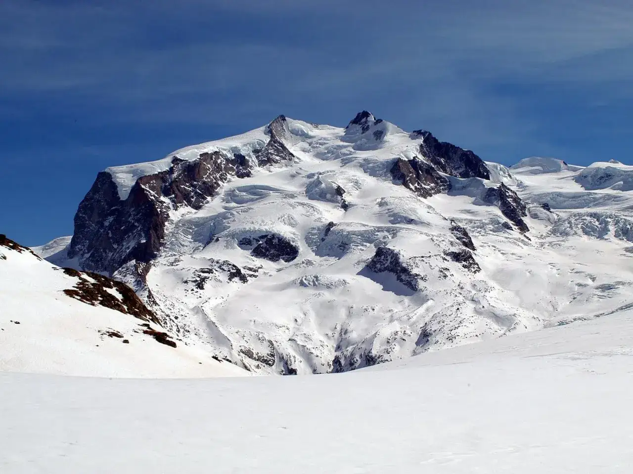 Schneebedeckte Berge, bereit für eine Spaghetti-Tour.