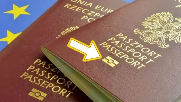 Paszport i symbol RODO