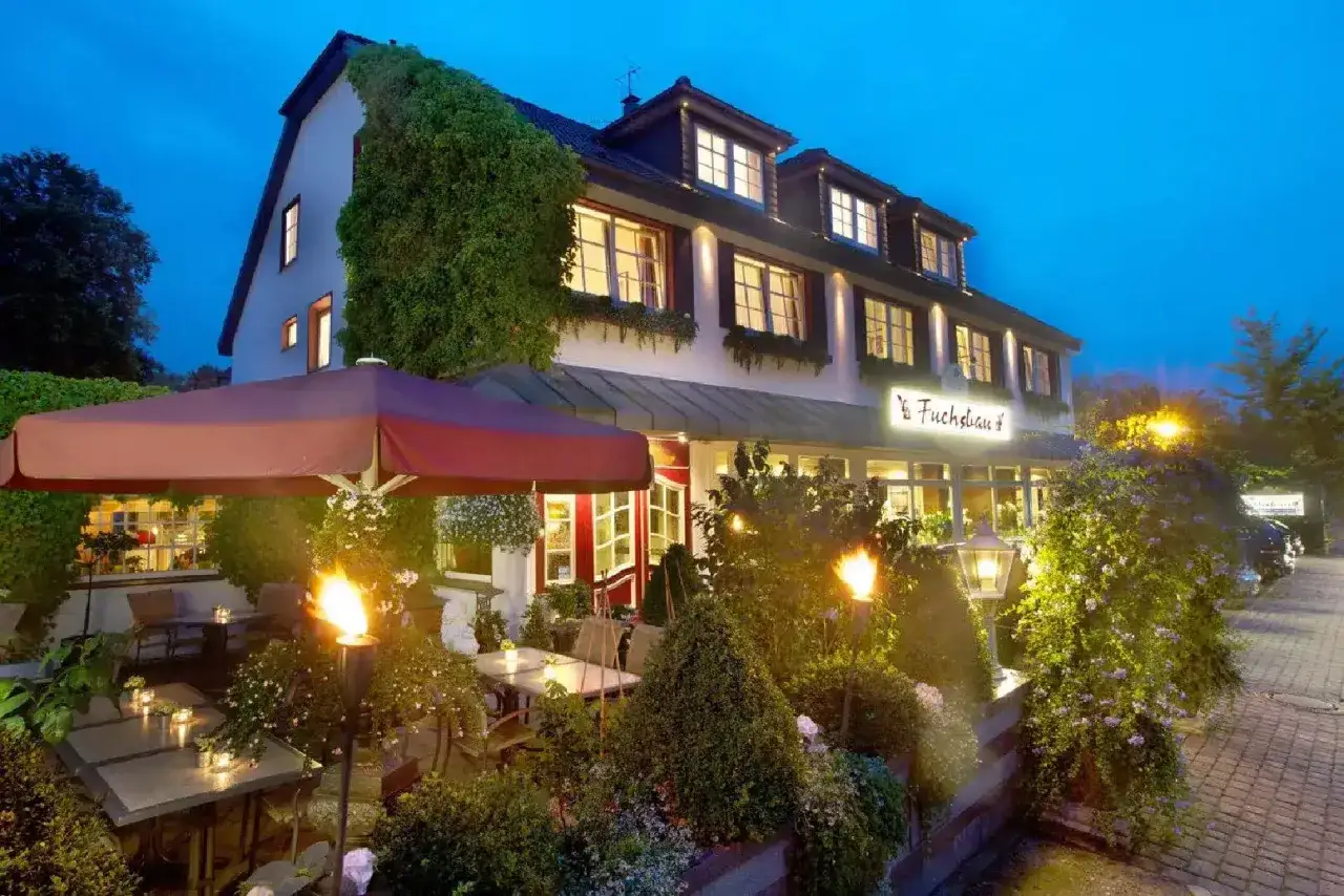 Abendstimmung vor dem Restaurant 