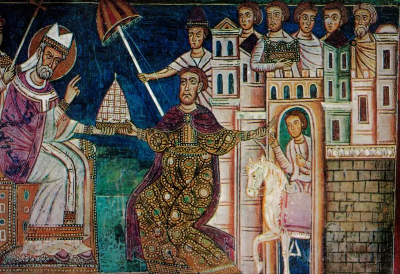 Konstantyn Wielki w purpurowych szatach przyjmuje dary. Obok niego stoi cesarzowa Teodora, a za nimi budowle i ludzie.