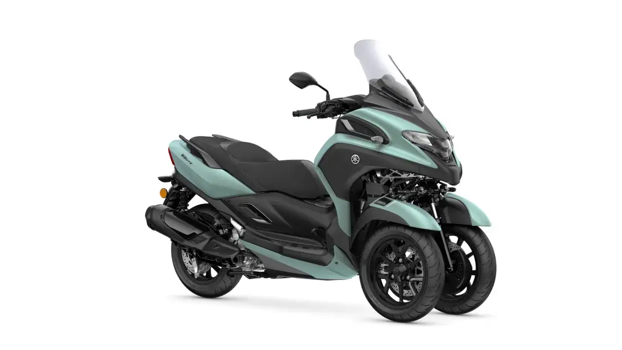 Tricity elettrico Yamaha, un tre ruote dal design moderno e accattivante, pronto a rivoluzionare la mobilit&agrave; urbana.