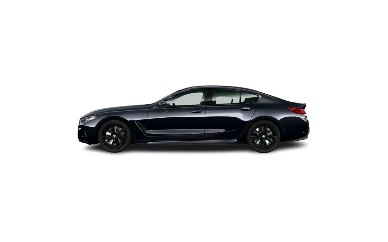 Granatowe BMW 840i z czarnymi felgami, prezentujące swoją sportową sylwetkę na czarnym tle.