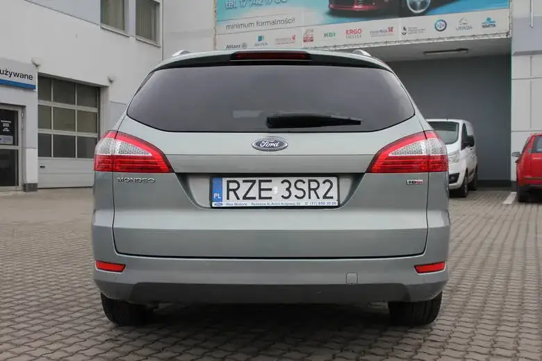 Zdjęcie Pojemność baku Ford Mondeo - co musisz wiedzieć przed zakupem