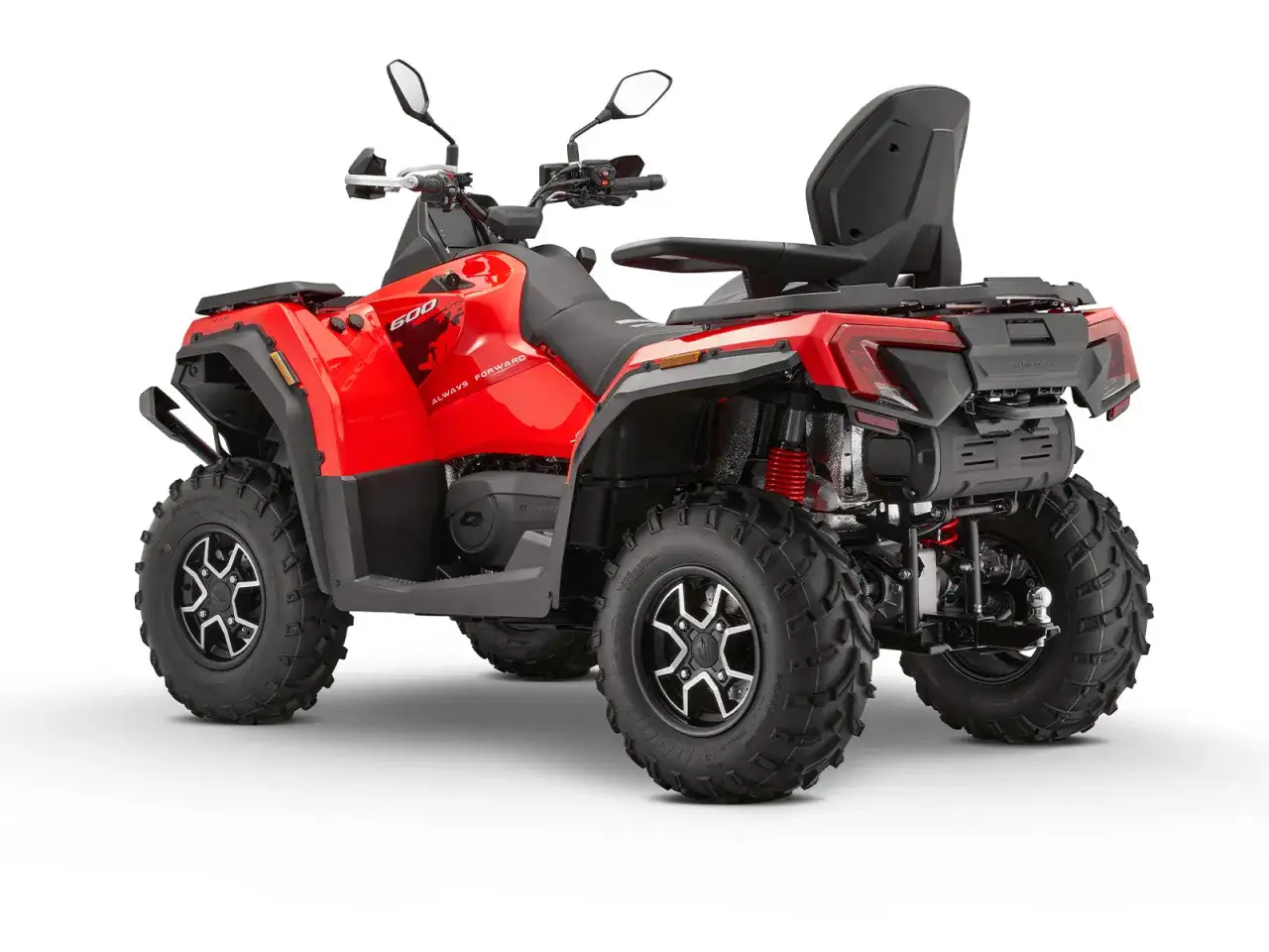Czerwony quad z siedzeniem pasażera. Od ilu lat można mieć prawo jazdy AM? Od 14 roku życia na pojazdy do 50 cm³.