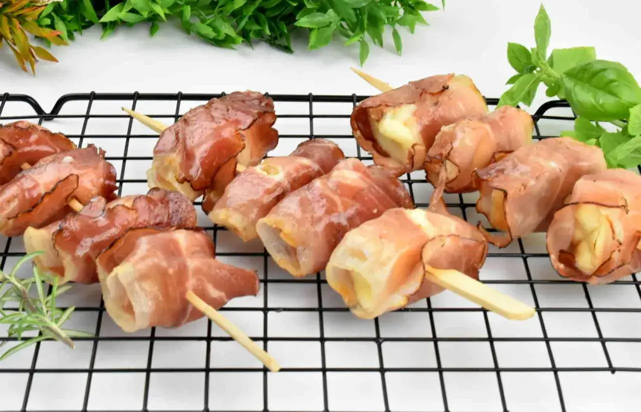 Grillowany oscypek z żurawiną i boczkiem