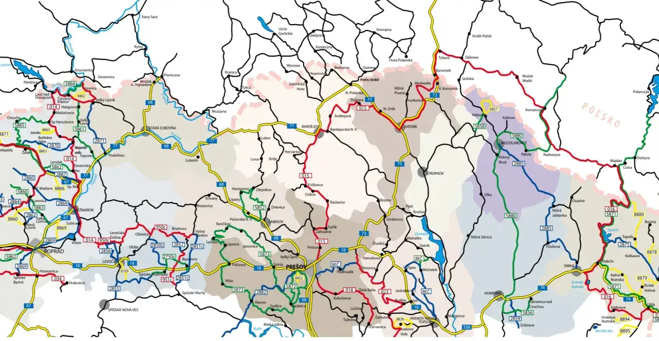Mapa dróg z zaznaczonymi trasami rowerowymi w Tatrach i okolicach. Idealna do planowania **velo tatry** wypraw.