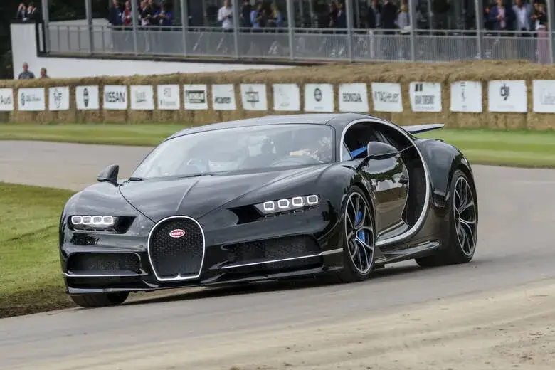 Zdjęcie Bugatti Chiron pojemność baku – ile litrów paliwa naprawdę ma?