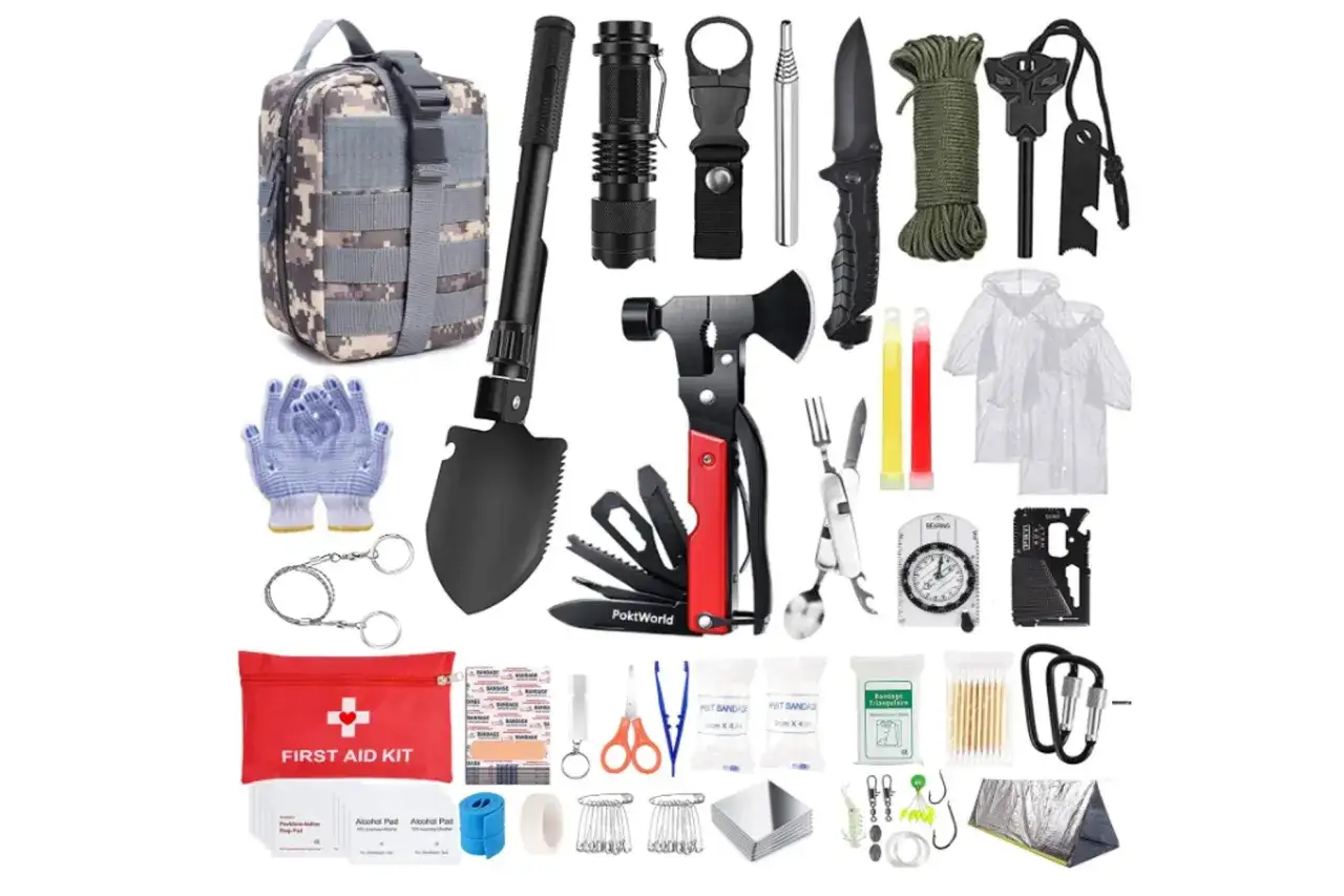 Kit de supervivencia con pala, linterna, cuchillo, multiherramienta, botiqu&iacute;n, br&uacute;jula y m&aacute;s. Ideal para tu **everyday carry**.
