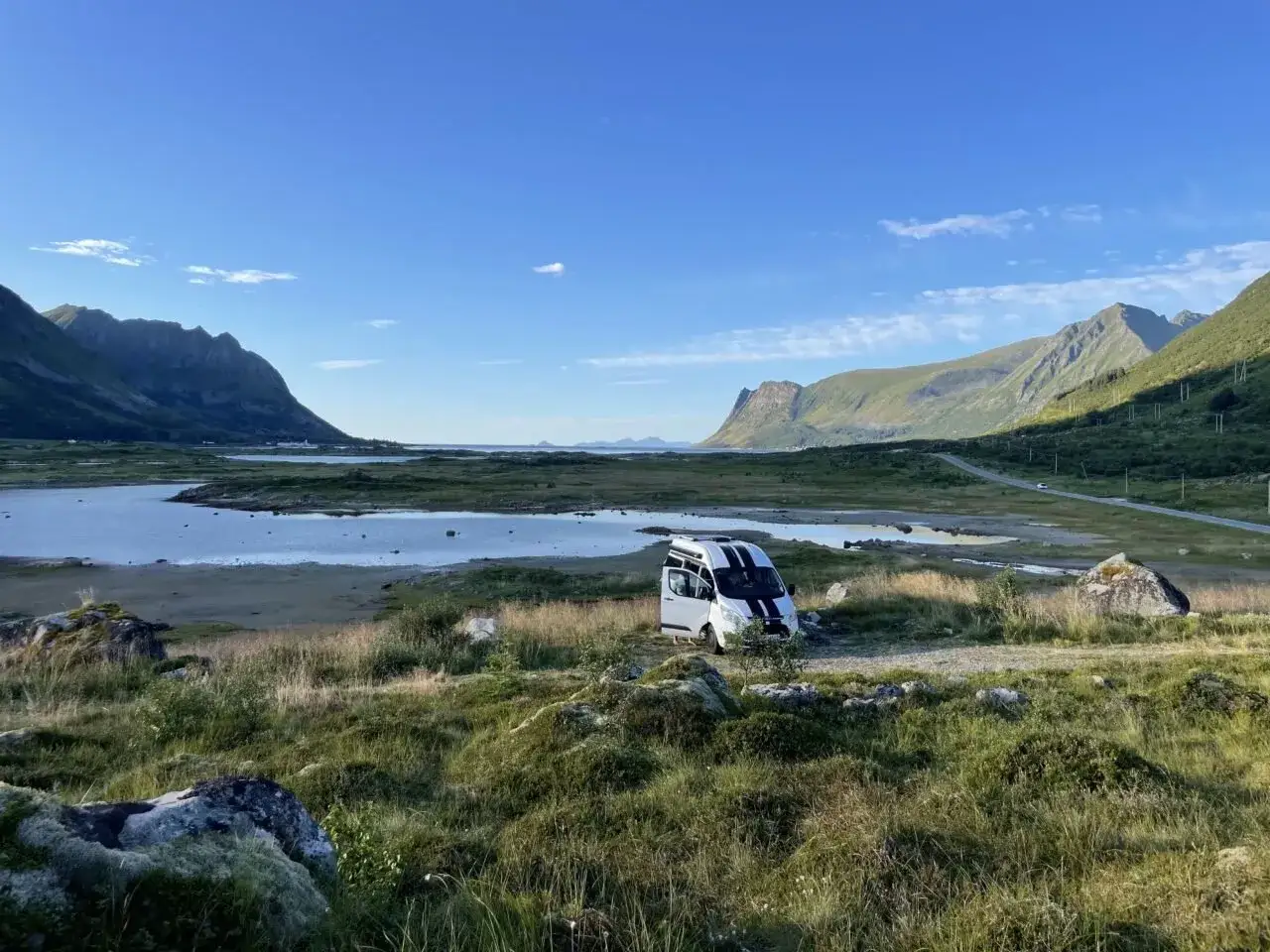 Camping-car en Norv&egrave;ge, un voyage &eacute;conomique avec vue sur les fjords. Paysages magnifiques et libert&eacute; totale.