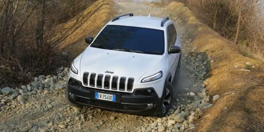 Jeep Cherokee KL na drodze
