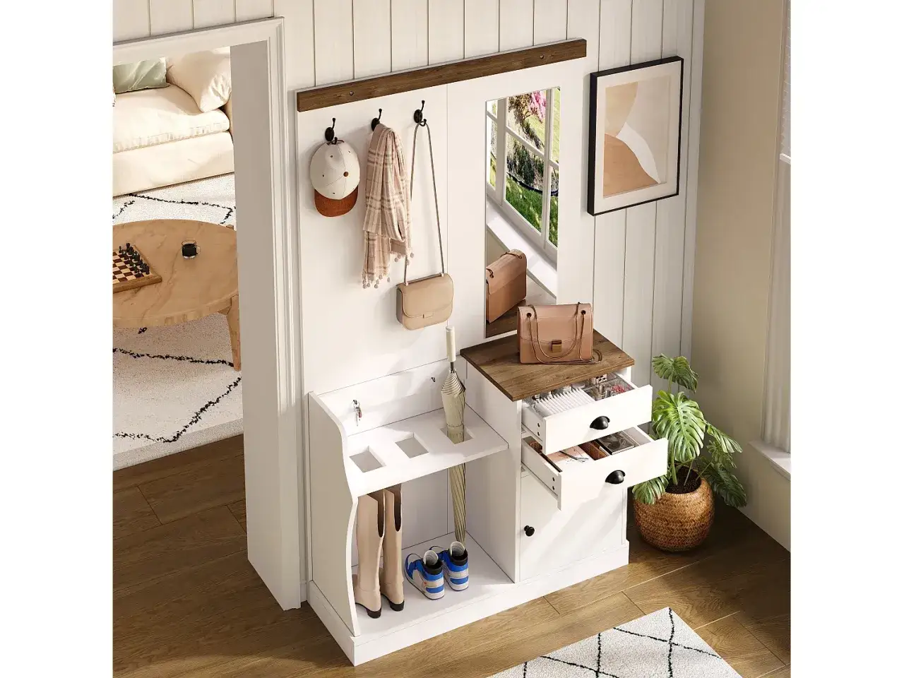 Liten hall inspiration med krokar för hatt och halsduk, spegel, väskor, skoförvaring och lådor.