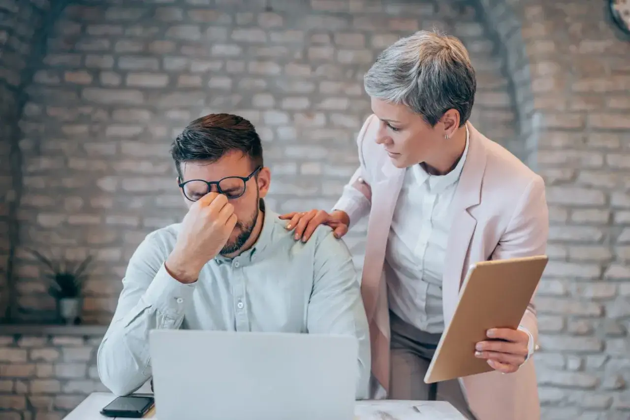 A manager offers support to an employee experiencing burnout, demonstrating how to deal with employee burnout through empathy and understanding.