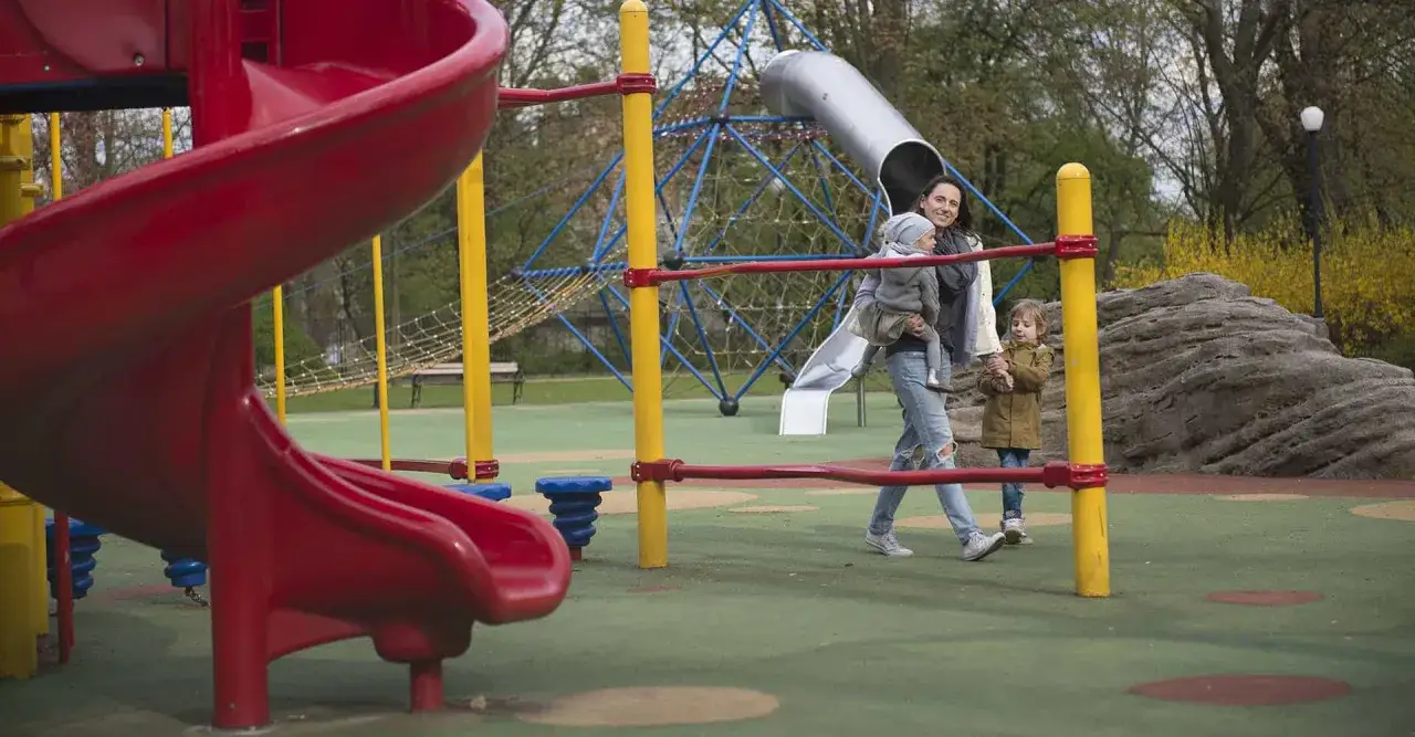 Plac zabaw Plac Wilsona strefy wiekowe atrakcje