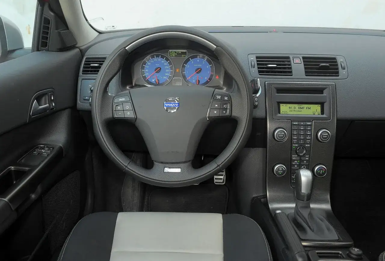 Volvo C30 wnętrze kokpit