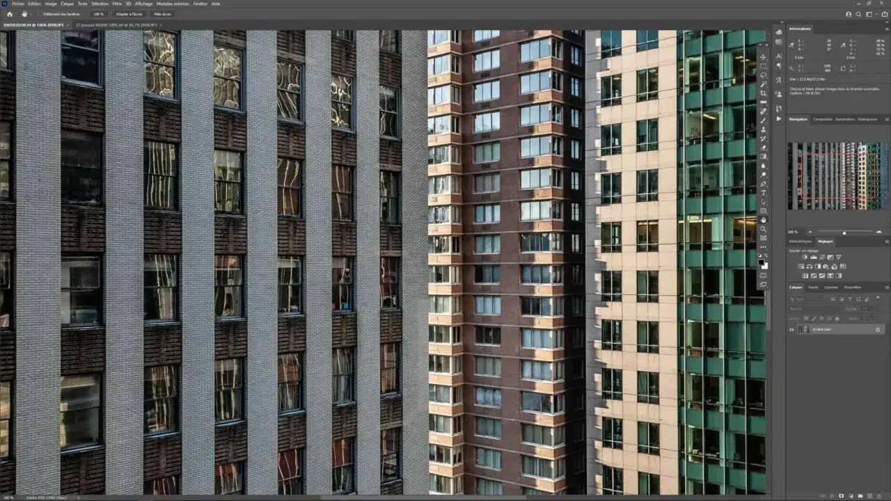 Edificios de oficinas con muchas ventanas. La imagen muestra la alta resoluci&oacute;n de una imagen, permitiendo ver detalles n&iacute;tidos.