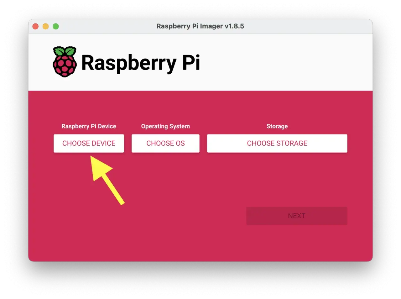 Der Raspberry Pi Imager zeigt die Auswahl für Gerät, Betriebssystem und Speicher. Ein Pfeil weist auf