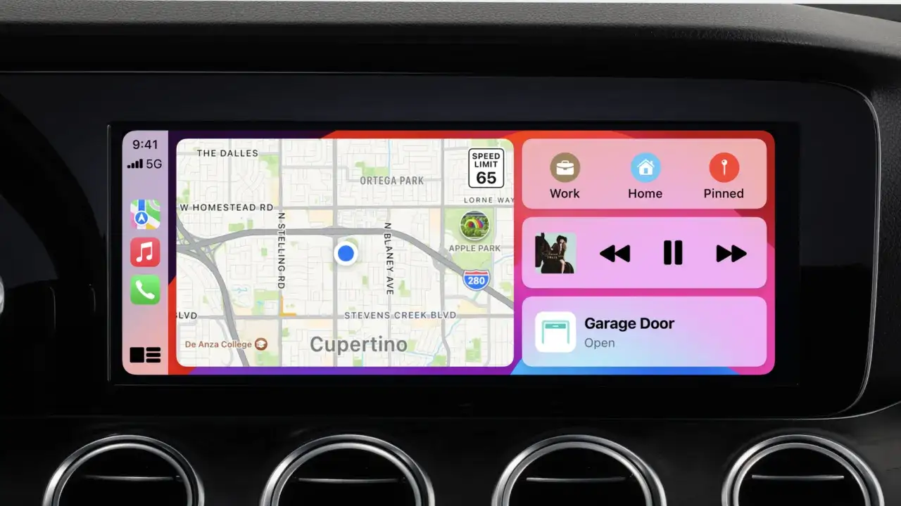Ekran samochodu z mapą, muzyką i sterowaniem drzwiami garażowymi w systemie Apple CarPlay.