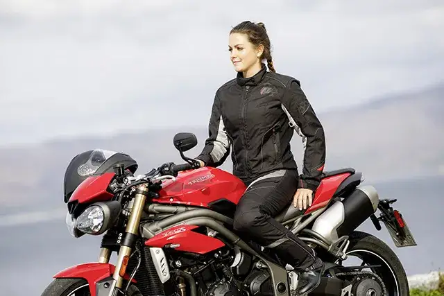 porównanie skóry motocyklowej i materiału tekstylnego cordura z bliska