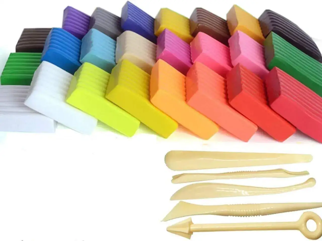 Blocchi colorati di pasta polimerica, perfetti per il tuo forno per fimo, e strumenti per modellare.