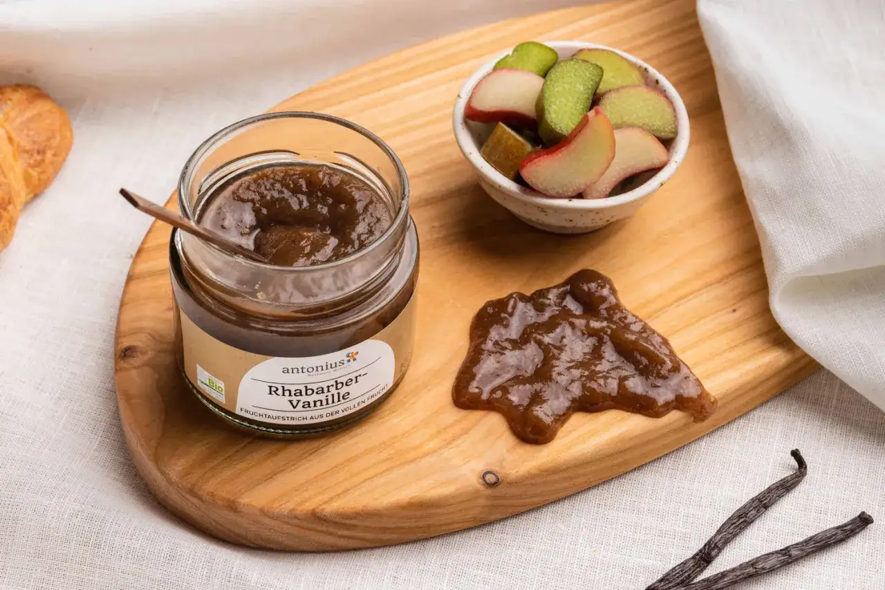Rhabarber-Vanille-Fruchtstrich. Welche Frucht passt zu Rhabarber? Vanille ist eine tolle Ergänzung!