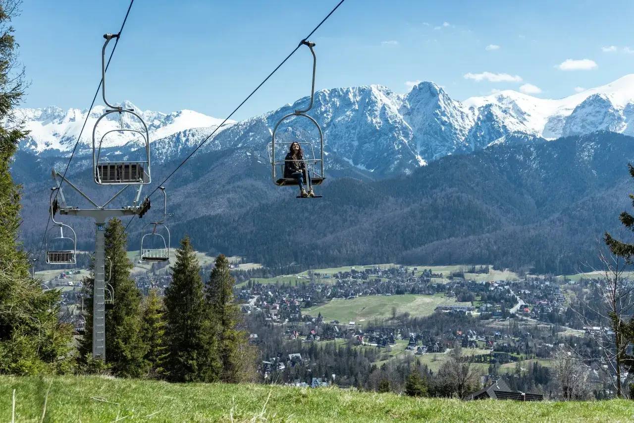 Widok na Giewont z kolejki krzesełkowej. Sprawdź butorowy wierch cennik, by zaplanować wycieczkę.