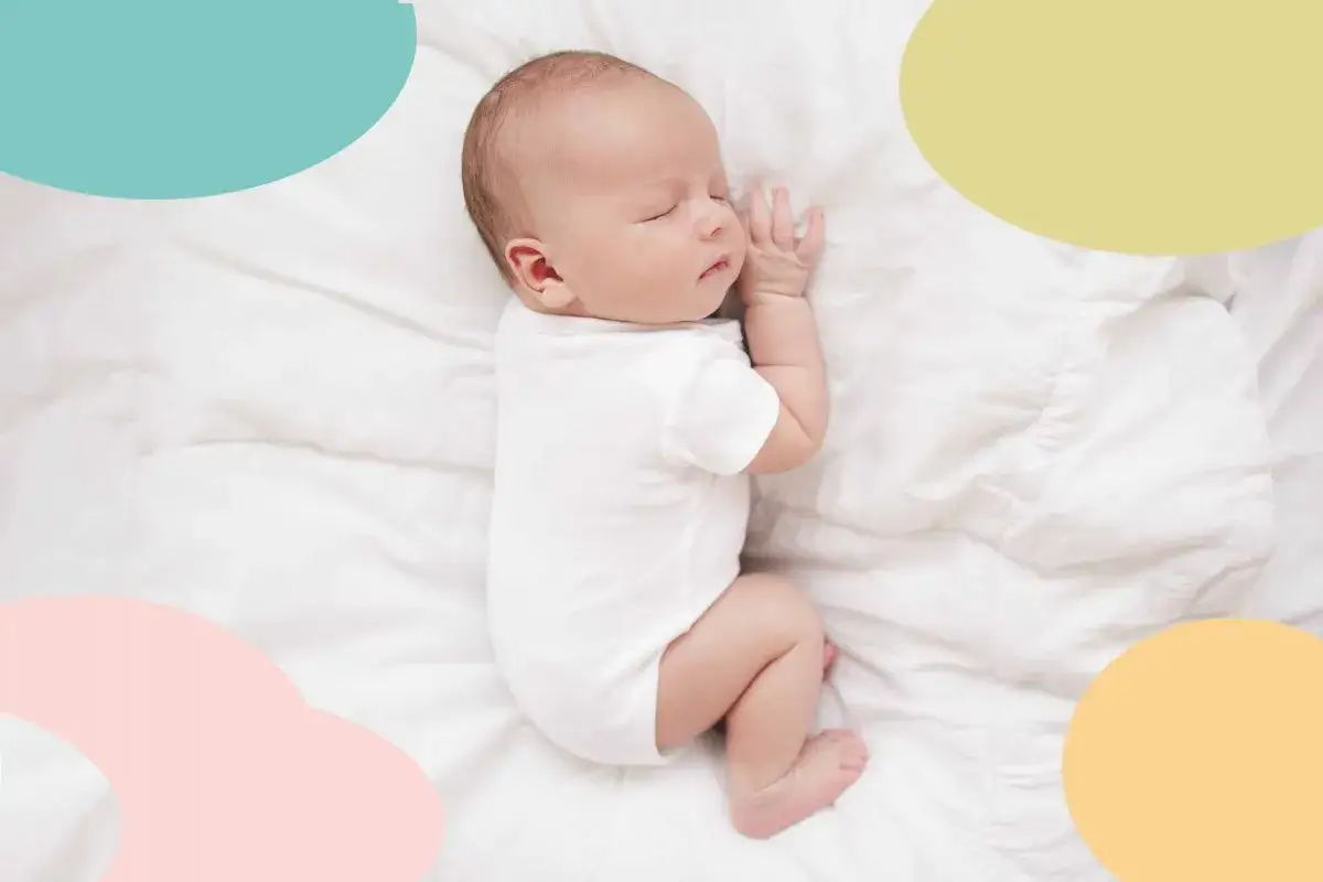 Un beb&eacute; duerme pl&aacute;cidamente. Pronto, cuando empiezan a dormir mejor los beb&eacute;s, las noches ser&aacute;n m&aacute;s tranquilas para todos.