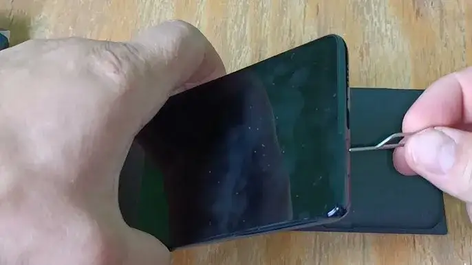 jak wyjąć kartę sim z telefonu