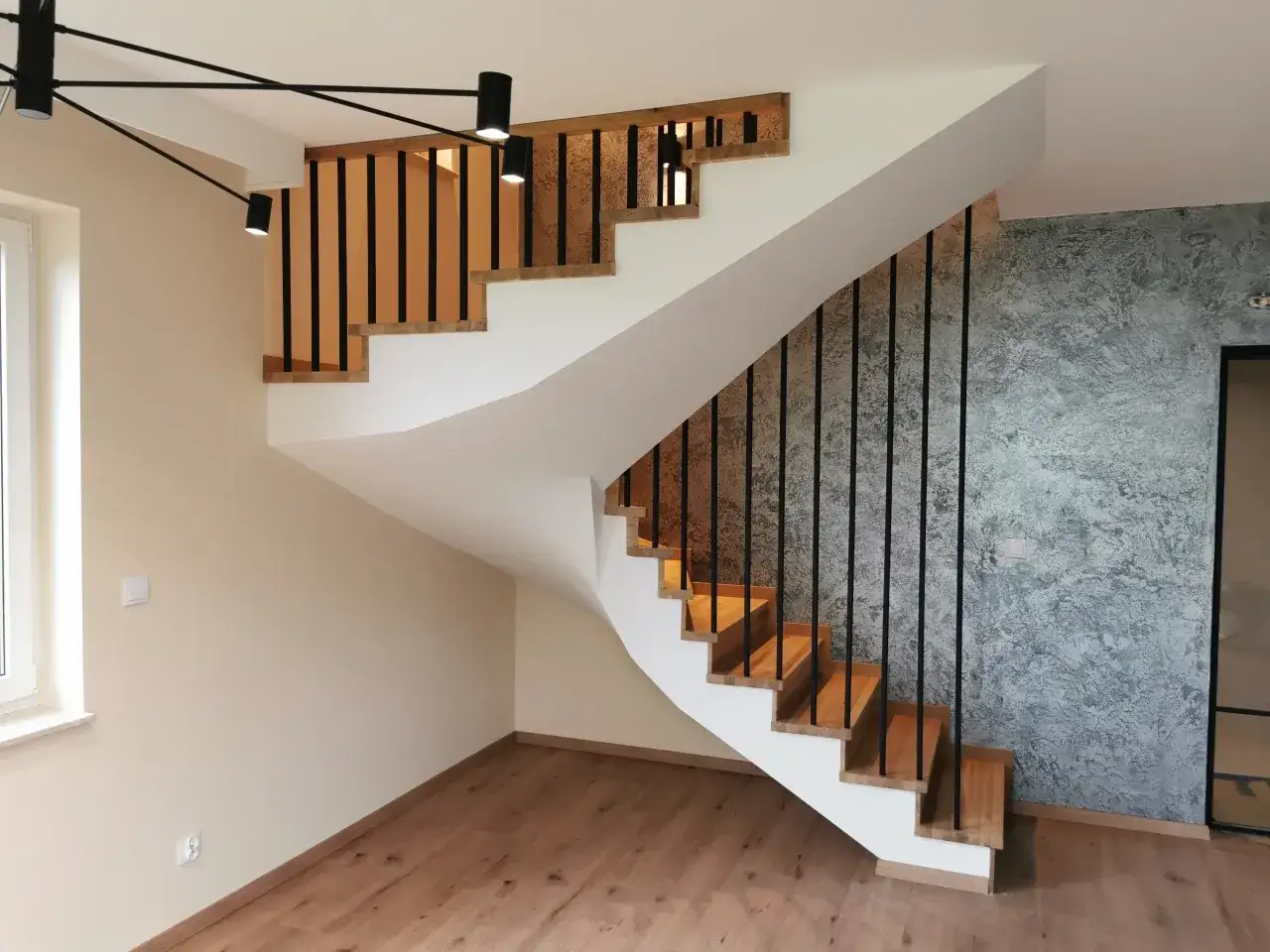 Schody drewniane na beton rodzaje