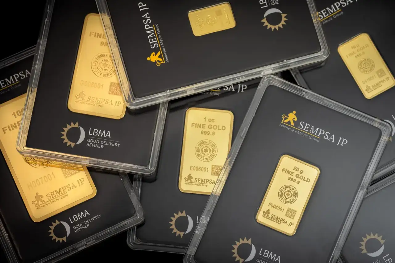 Lingotes de oro de SEMPSA JP, algunos con etiquetas de 1 oz y 20 g. Averiguar cuanto vale 1 kg de oro es clave para inversores.