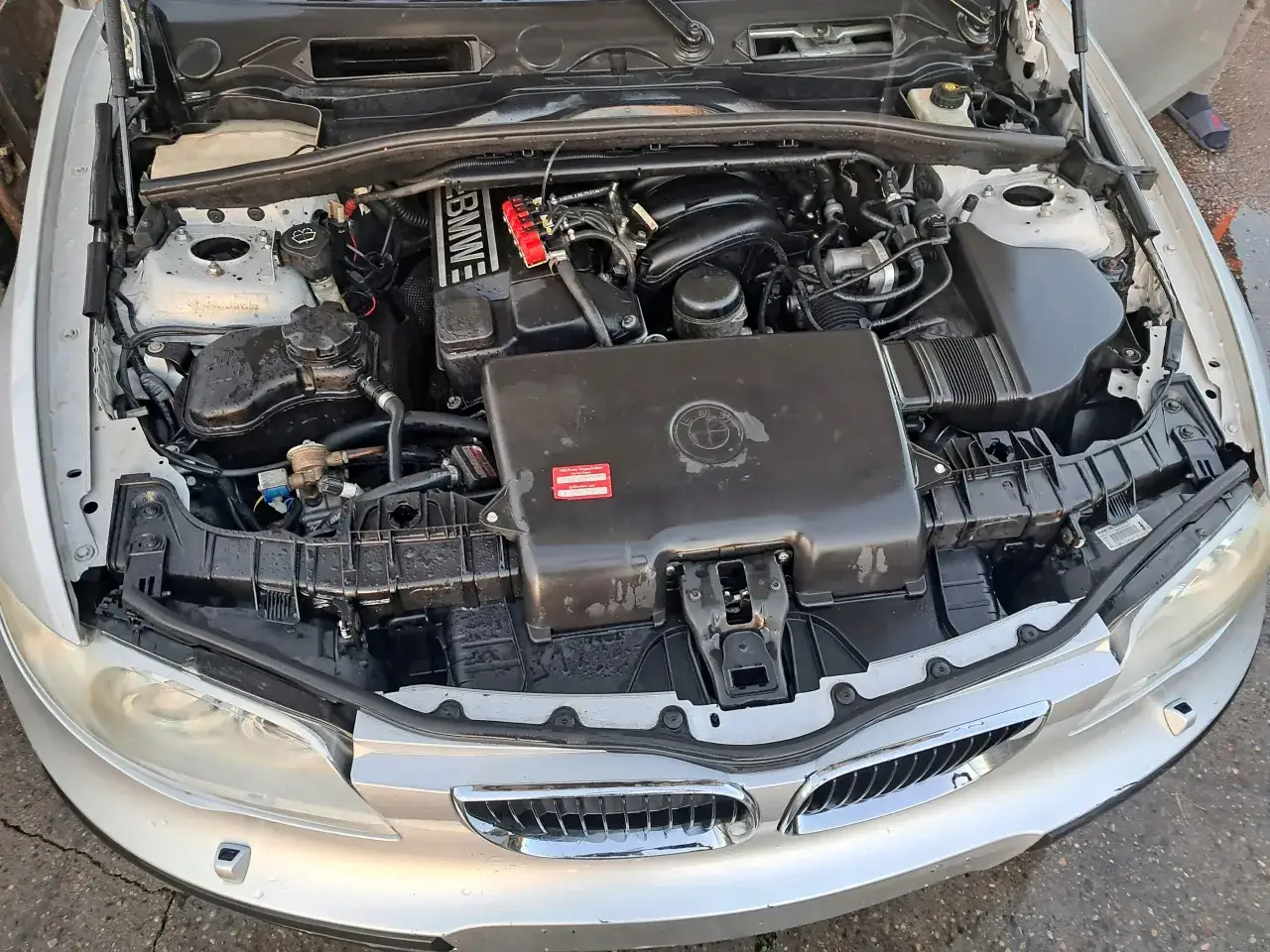 naklejka ciśnienia opon bmw e90 słupek b