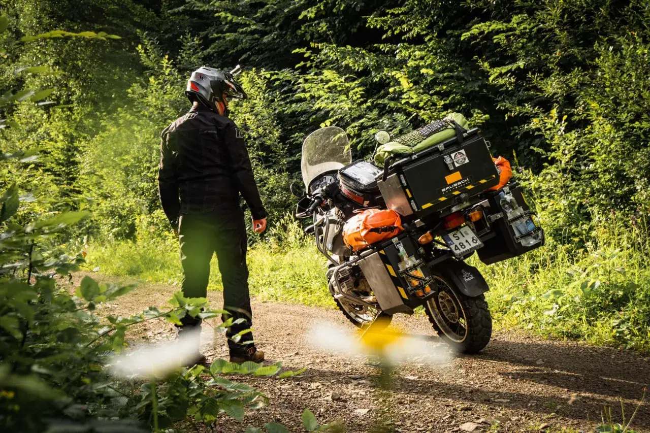 przygotowany motocykl do podróży