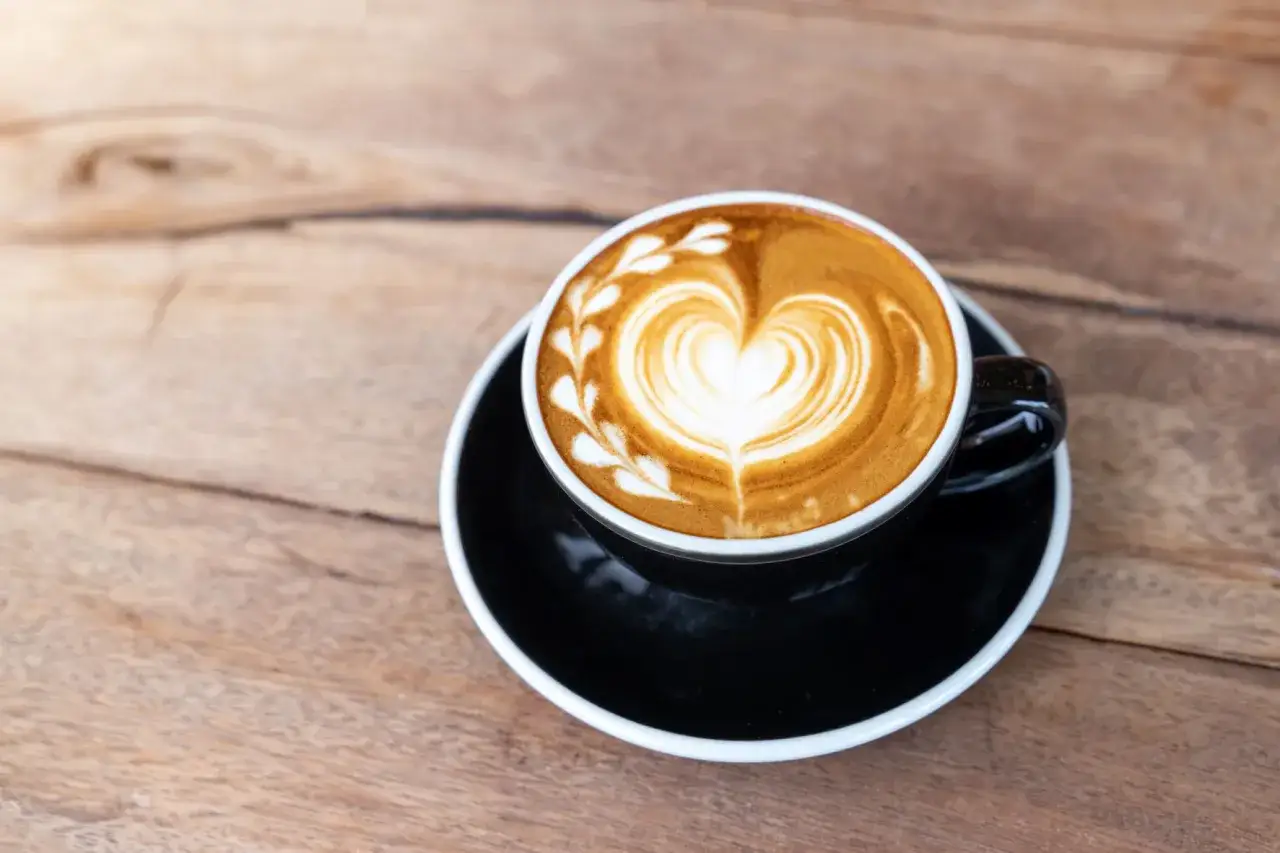 Podstawowe wzory latte art serce rozeta
