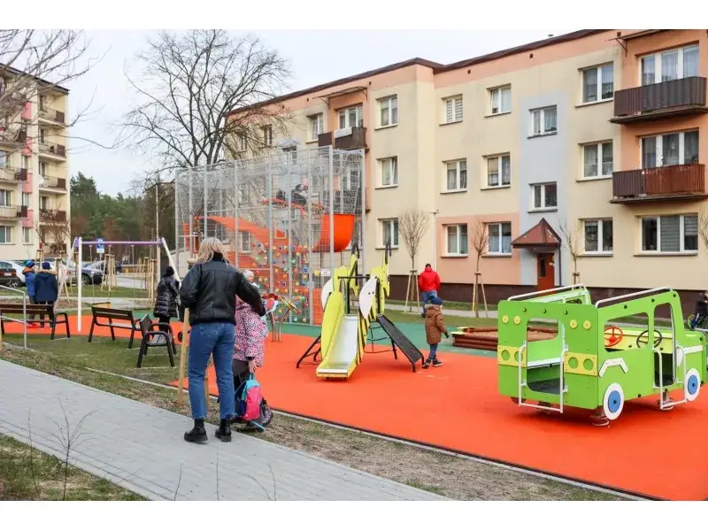 zrewitalizowane osiedle plac zabaw termomodernizacja