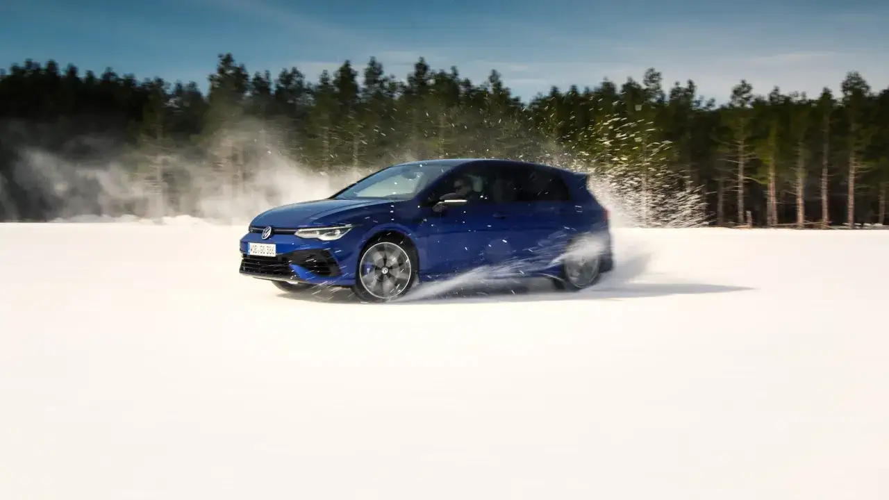 Volkswagen Golf 8 R cornering drift mode