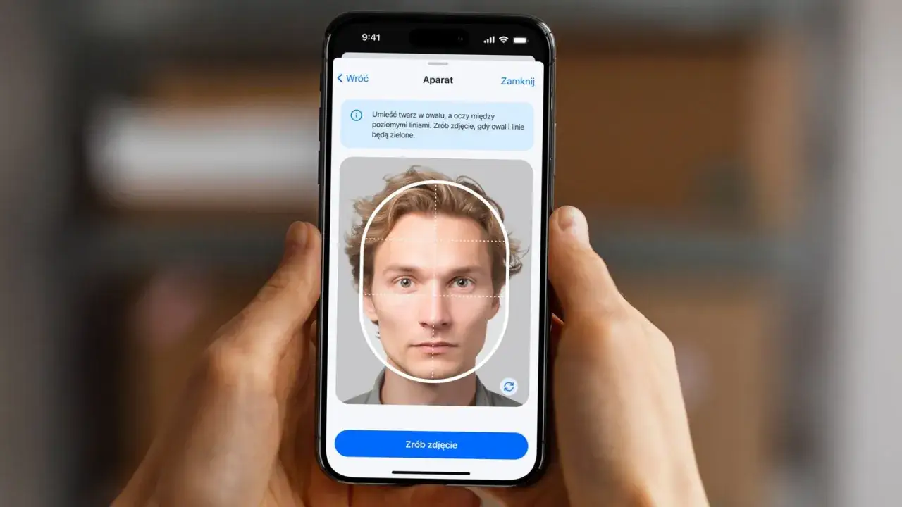 Aplikacja na telefonie pomaga w zrobieniu idealnego zdjęcia do dowodu. Wystarczy umieścić twarz w owalu, a linie wskażą, gdzie zrobic zdjecia do dowodu.