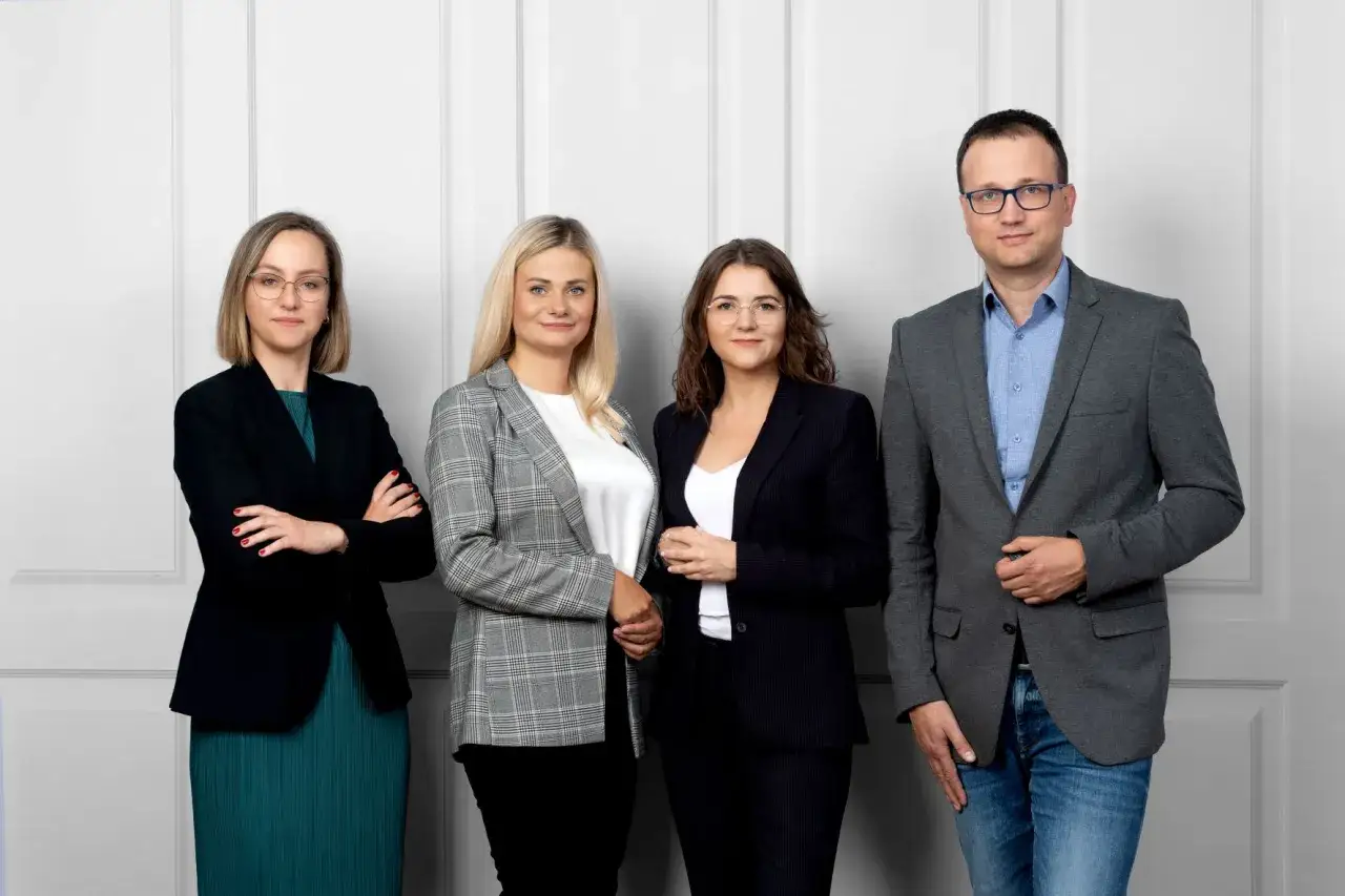 Zespół prawników, w tym radca prawny, gotowy do obrony Twoich interesów.