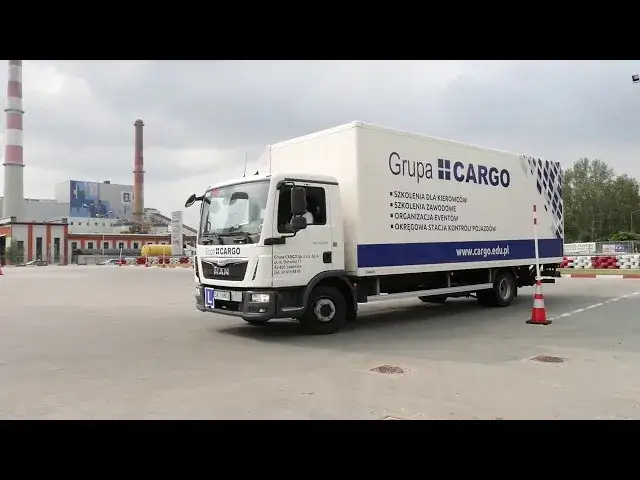 plac manewrowy ciężarówka naczepa