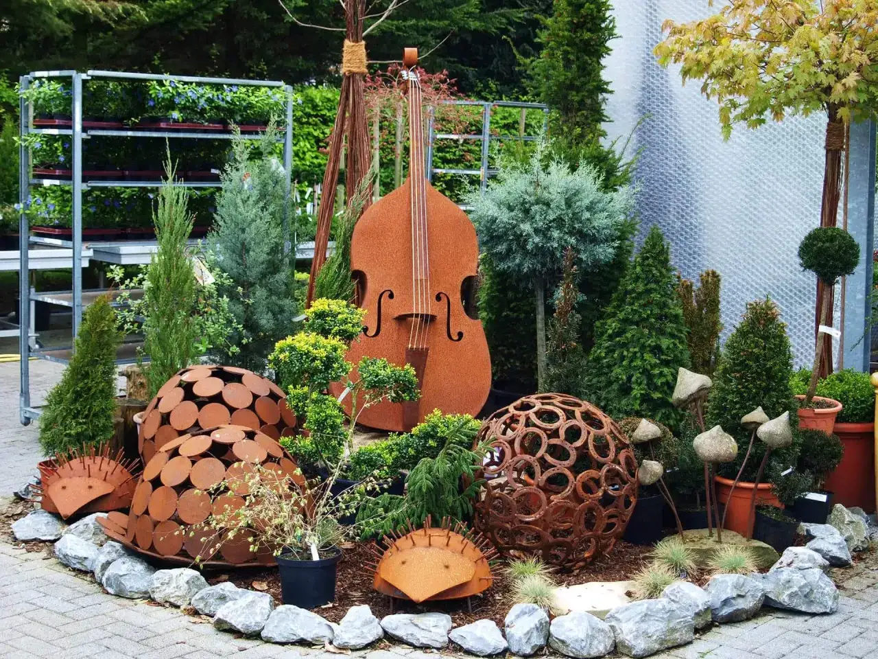 Funktionale rostige Gartenskulpturen Sichtschutz Feuerstelle
