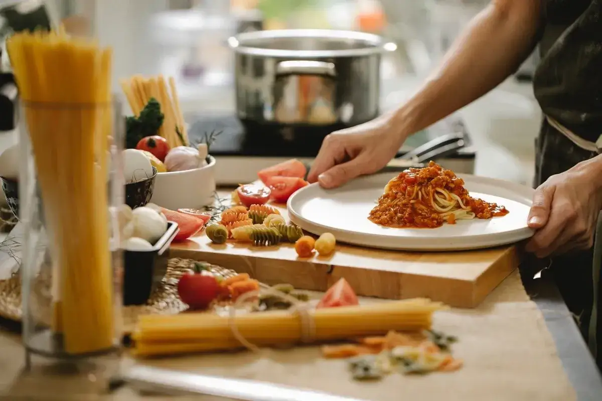 Zagęszczanie sosu spaghetti redukcja
