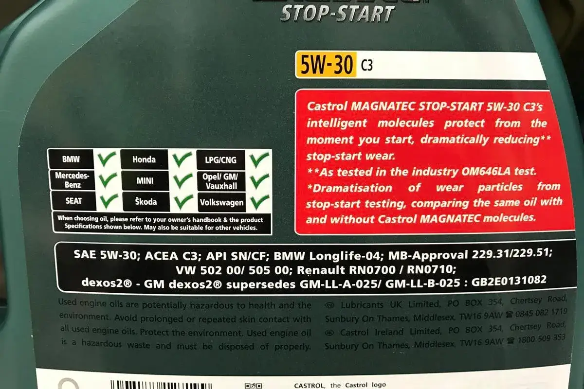 Olej silnikowy Castrol MAGNATEC STOP-START 5W-30 C3. SAE 5W-30 to klasa lepkości oleju.