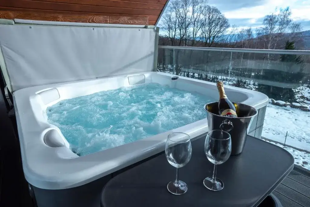 Apartament z jacuzzi na tarasie z widokiem na góry, jacuzzi w sypialni, luksusowe jacuzzi w górach