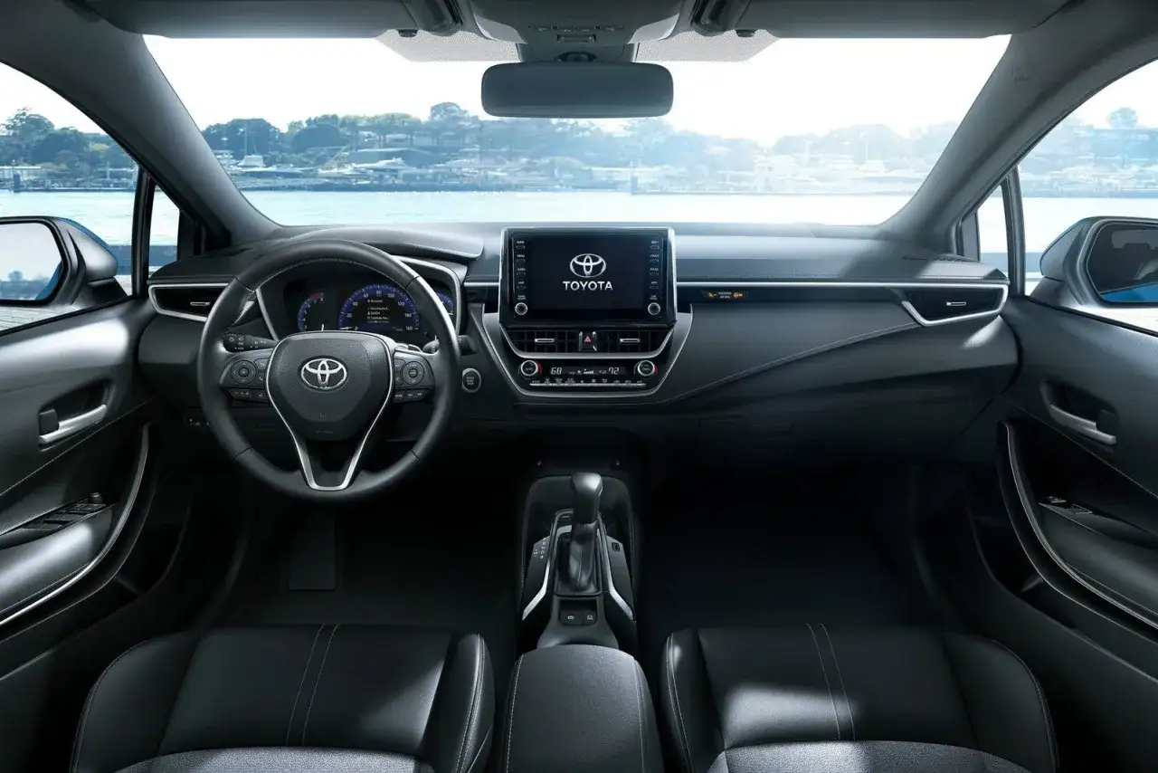 Wnętrze Toyota Auris Hybrid II generacji