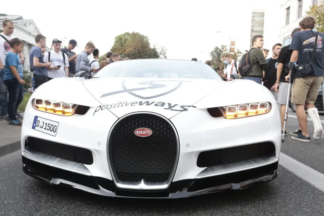 Bugatti Chiron w mieście