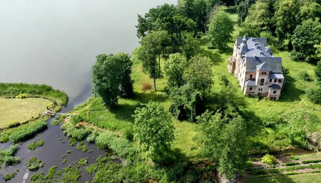 Dom nad jeziorem Zachodniopomorskie krajobraz