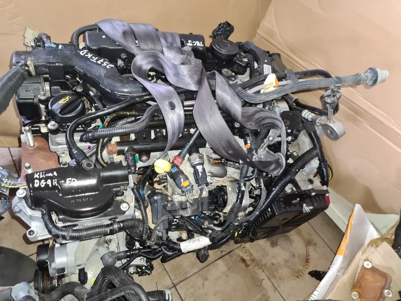Silnik Ford S-Max 2.0 TDCI, gotowy do montażu. Widać oznaczenie 