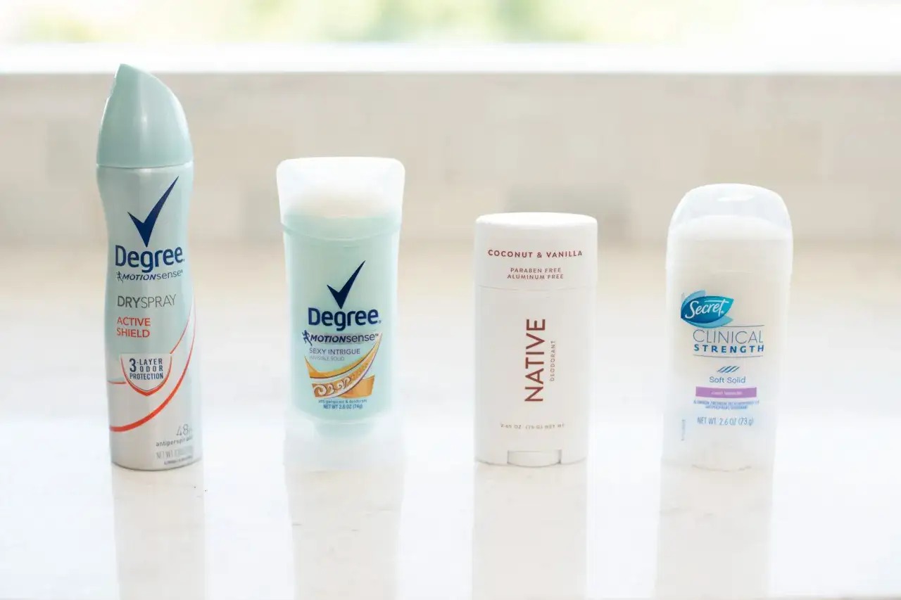 Fyra olika antiperspirant deo-produkter st&aring;r uppradade: Degree DrySpray, Degree Invisible Solid, Native Deodorant och Secret Clinical Strength.