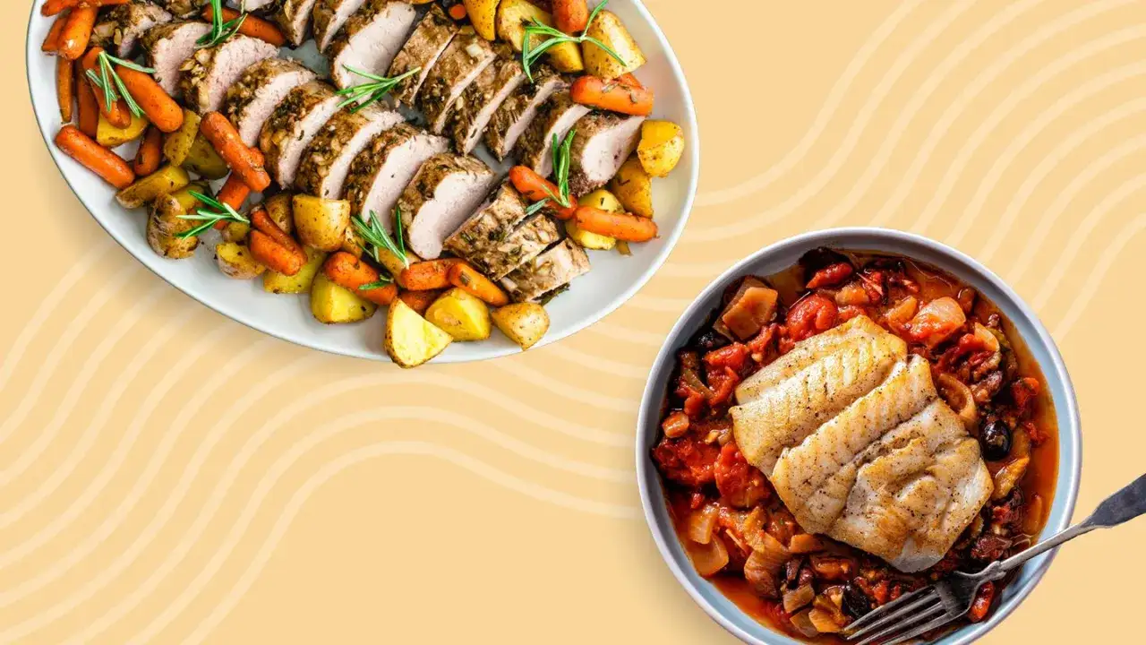 Repas sains pour perdre 10 kg en 1 mois (sans manger le soir) : rôti de porc aux légumes rôtis et poisson en sauce tomate.