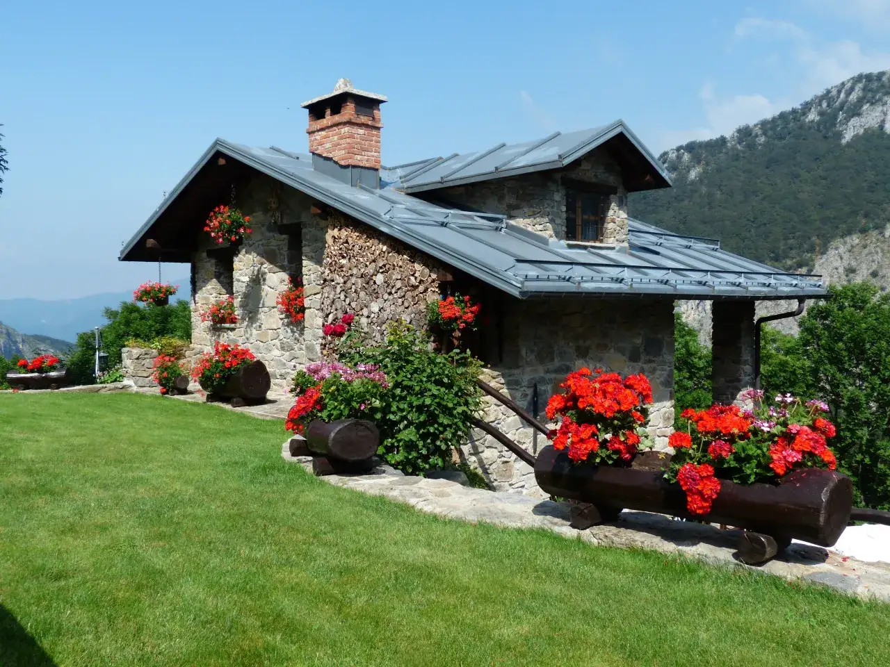 casa montagna paesaggio idilliaco